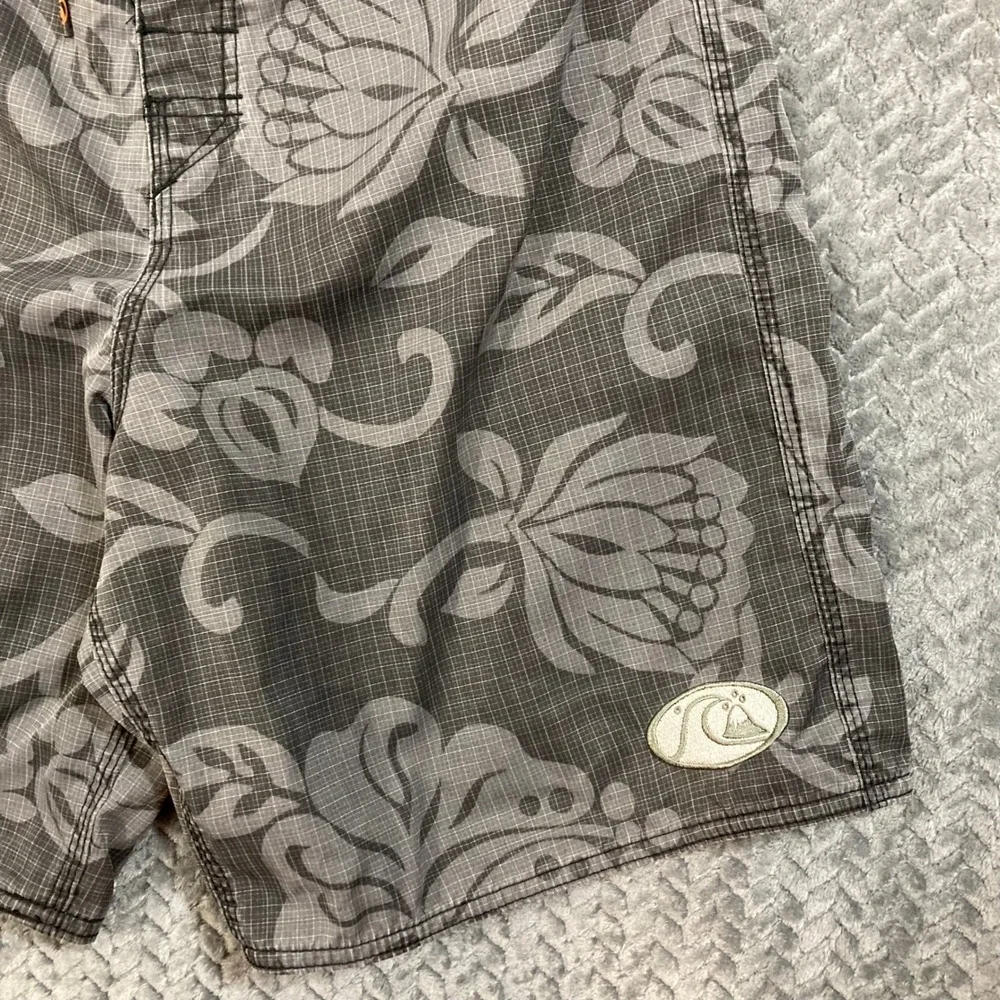 Quiksilver Edition Board Shorts Men's 32 Floral Beach Surf Hawaii Casual Summer